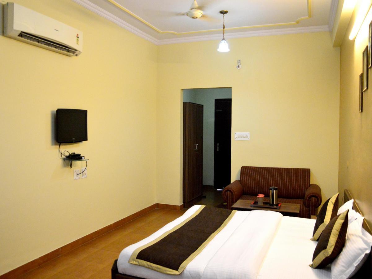 Oyo 6012 Hotel Rockwell Jaipur Buitenkant foto