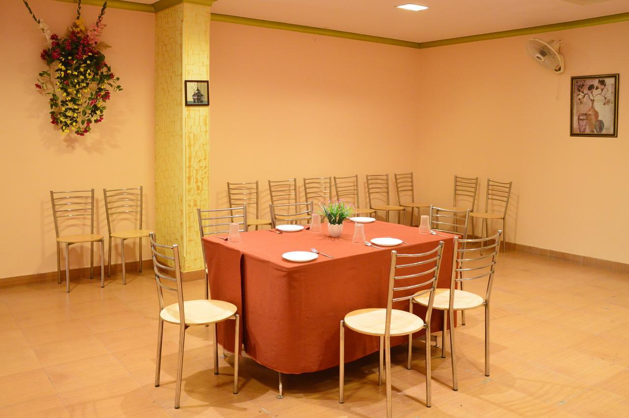 Oyo 6012 Hotel Rockwell Jaipur Buitenkant foto
